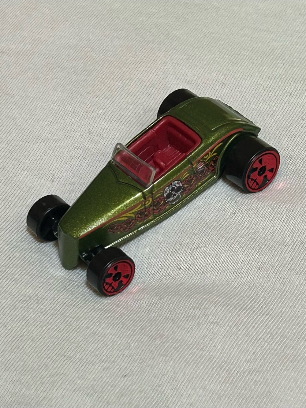Hot Wheels '33 Ford Lo Boy Olive Green Sugar Skull Roses Halloween Series